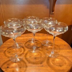 Elegant Gold-Trimmed Cocktail Glasses with Gold Crystal Bows